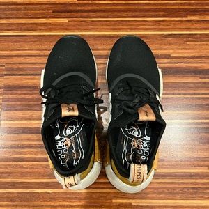 Adidas sneaker. Size 7.